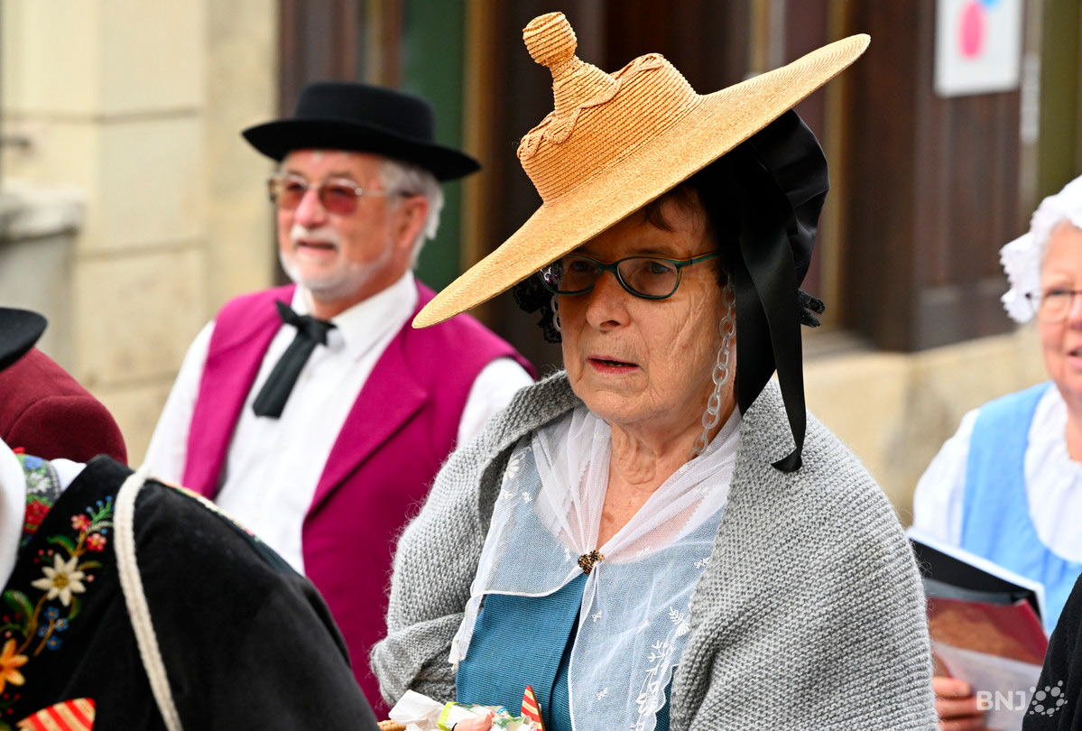 Femme en costume Vaudois, Fête des patoisants Porrentruy, 2022 (c) Radio Fréquence Jura, RFJ