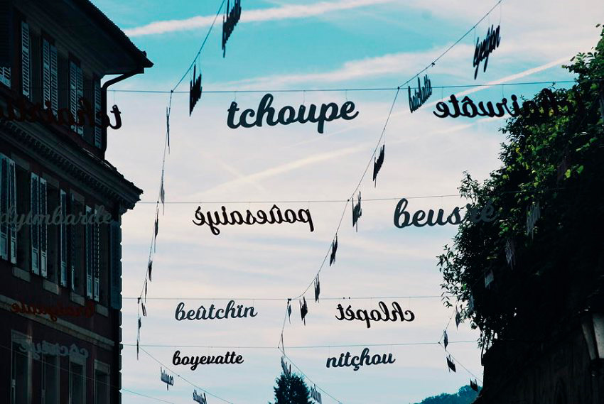 Les mots patois dans le ciel de Porrentruy, [Djasans] ©Léa Buchwalder